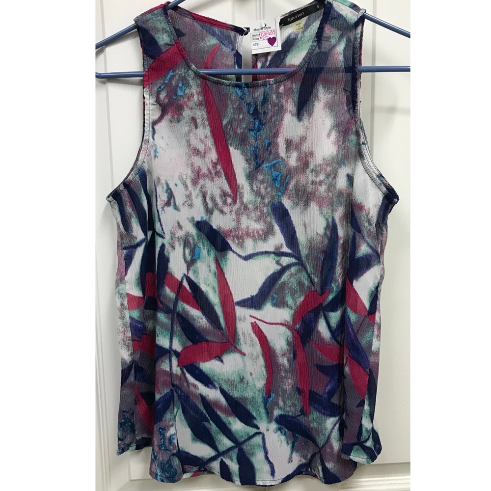 Fun 2 Fun, sz small, sleeveless top, keyhole back